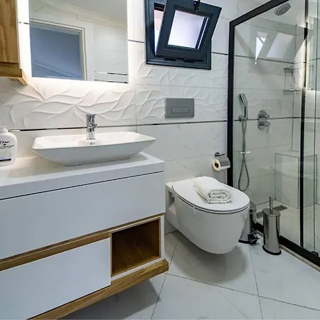 Villa Merkezde 8 Kisilik Oezel Havuzlu