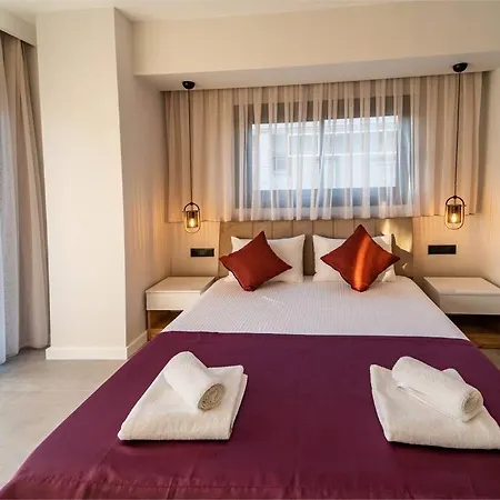 Villa Merkezde 8 Kisilik Oezel Havuzlu *