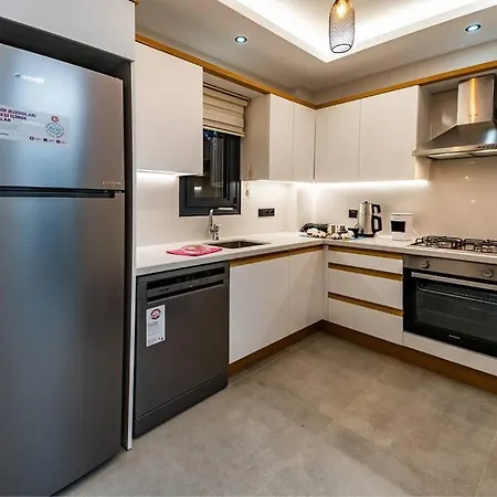 Merkezde 8 Kisilik Yerden Isitmali Villa Fethiye