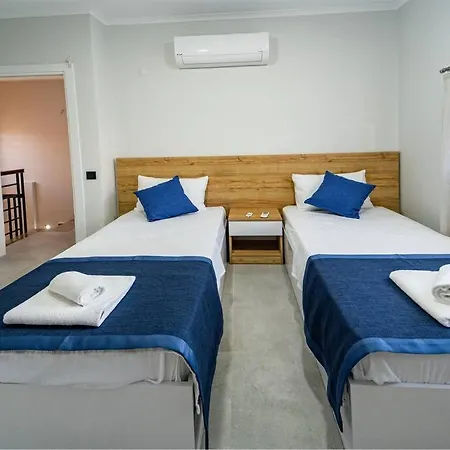 Merkezde 8 Kisilik Oezel Havuzlu Villa