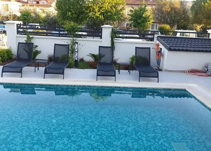 Merkezde 8 Kisilik Yerden Isitmali Villa *